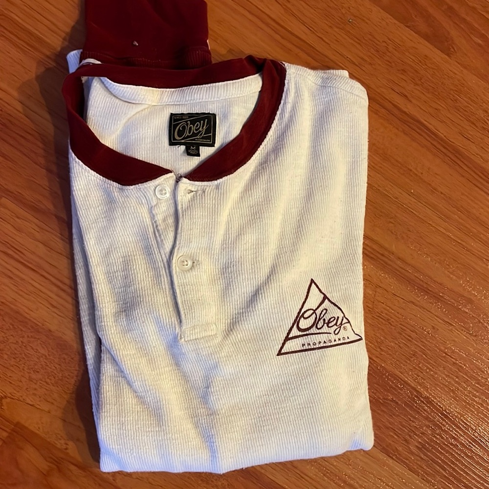 Dark Read obey sweater